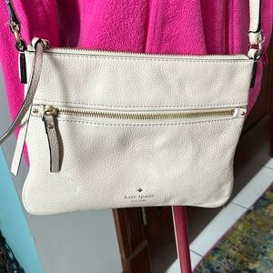 Kate Spade   Crossbody bag  beige  GUC  genuine leather pebbled    Every day bag